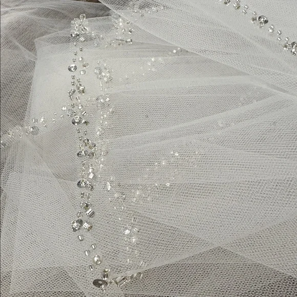 Elegant White Bridal Veil with Beaded Edge - Picture 6 of 8